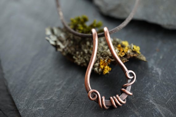 Ringhalter, RingDing, handgemachter Schmuck,Schnörkel, Kupfer, Anhänger,Anhänger mit Kette, Kupferschmuck für Wikinger, Herrenschmuck,unisex