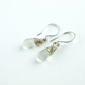 earrings, Silver,drops,white,wire work image 4