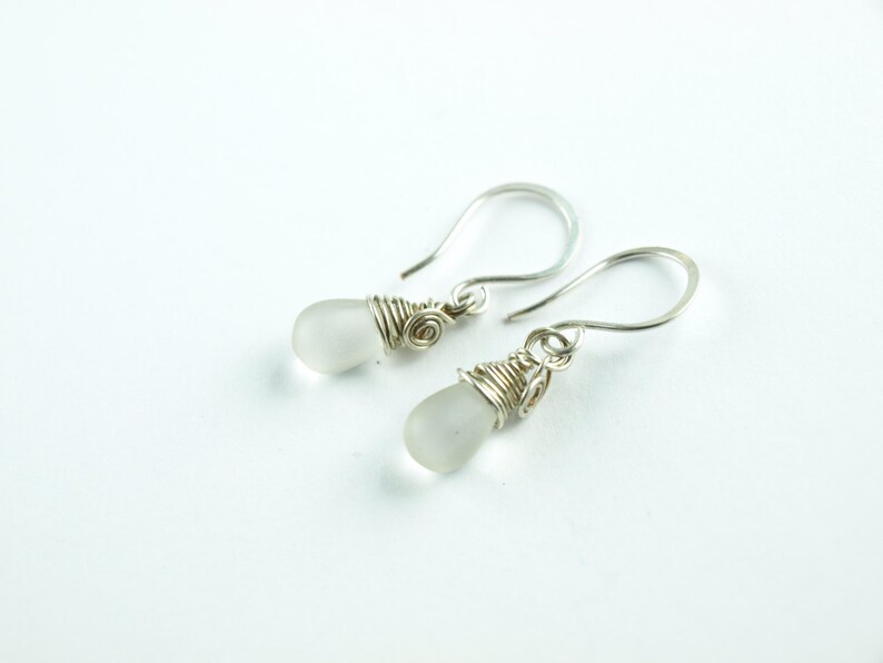 earrings, Silver,drops,white,wire work image 4