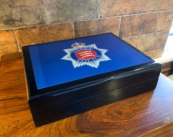 Exclusieve en premium medaillesdoos politiedienst Essex, geweldige geschenkdoos.  Prachtig gepolijst hout en prachtig keramisch blad.