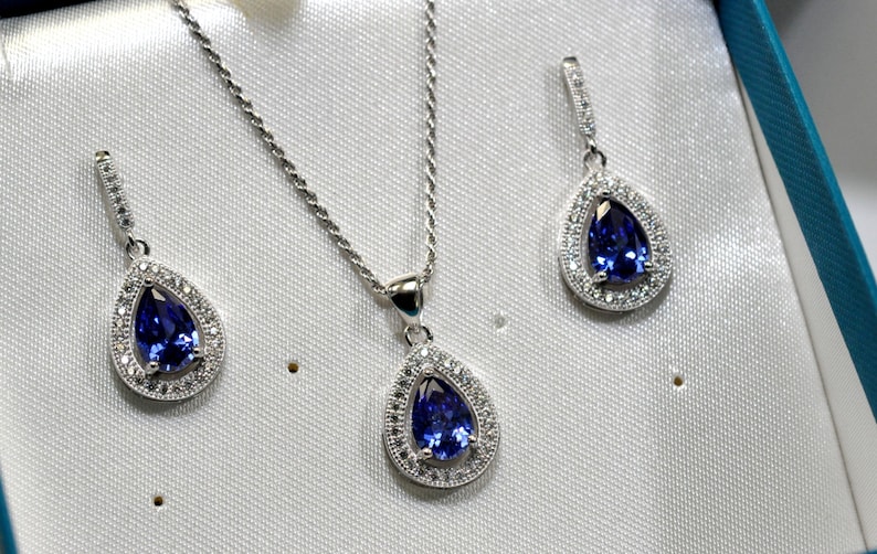 Tanzanite Pair Shaped Set.Earrings /& Necklace .925 Sterling Silver