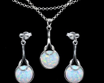 Atemberaubende weiße Opal Halskette und Ohrringe Set. 10mm Cabochon .925 Sterling Silber