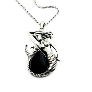 Sirena in onice nero. Sbalorditivo. 14X10 mm a forma di coppia, 11,5 grammi di argento sterling 925