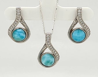 Larimar 8 mm ketting en oorbellen bezet met witte saffieraccenten. 925 sterling zilver