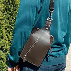 Leather Chest Bag brown, Tactical Crossbody Bag Sling. New Design Sling Bag Women & Men Outdoor Chest Bag Bum bag Travel Bag