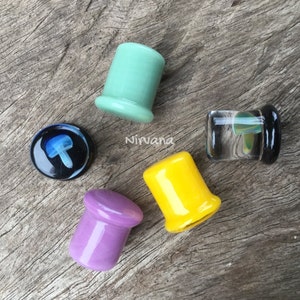 1 Pair (2 Pieces) Labret or Single Flared Solid Color Glass Plugs
