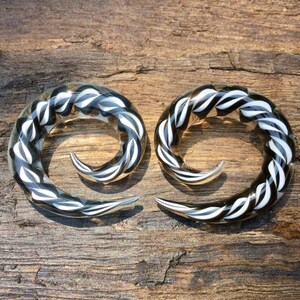 1 Pair (2 Pieces) Encased Twist Black & White Classic Spirals