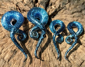 1 Pair (2 Pieces) Aqua Dichroic Glass Note Spirals