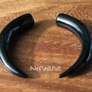 1 Pair (2 Pieces) Solid Color Black Glass Tusks