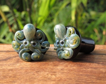 1 Pair (2 Pieces) Pyrex Glass Exotic Green/Blue Octopus on Black Plugs