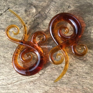 1 Pair (2 Pieces) Amber Color Glass Bonita Spirals