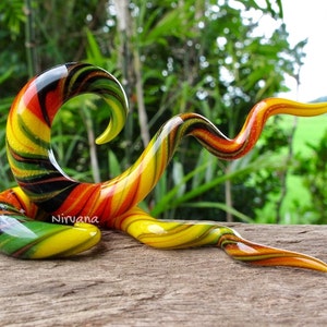 1 Pair 2 Pieces Rasta Free-Style Spiral Drops Glass Shapes image 1