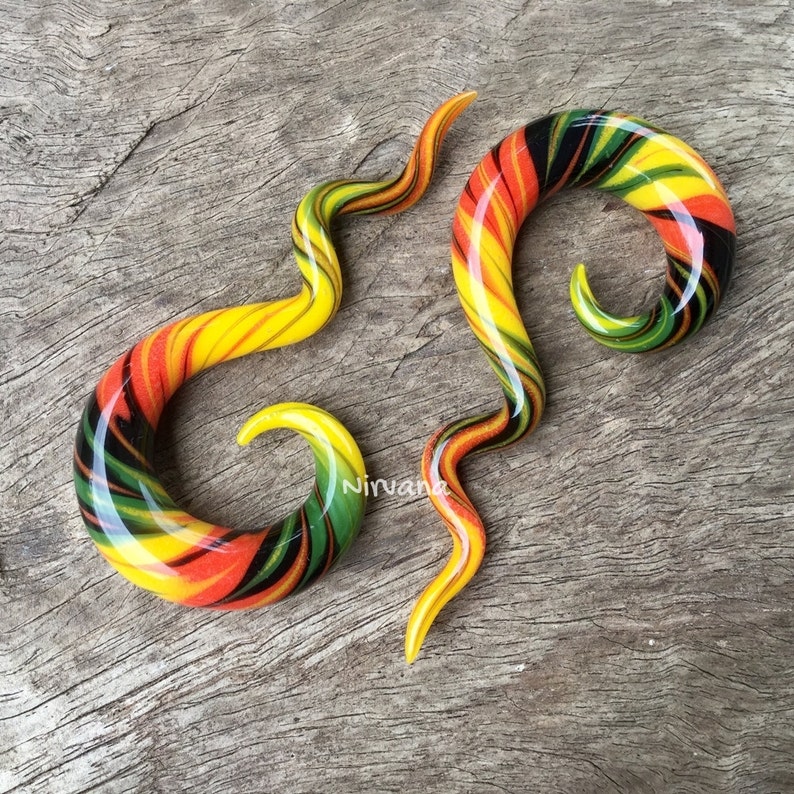 1 Pair 2 Pieces Rasta Free-Style Spiral Drops Glass Shapes image 2