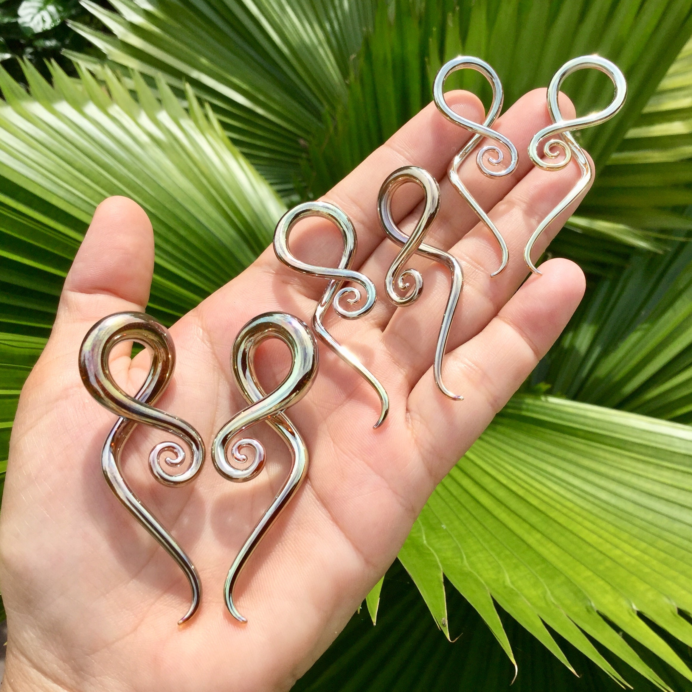 1 Pair (2 Pieces) Silver/Gold Color Glass Note Spirals