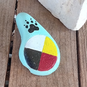 Hand painted stone- medicine wheel, wolf paw - ref : MW 1
