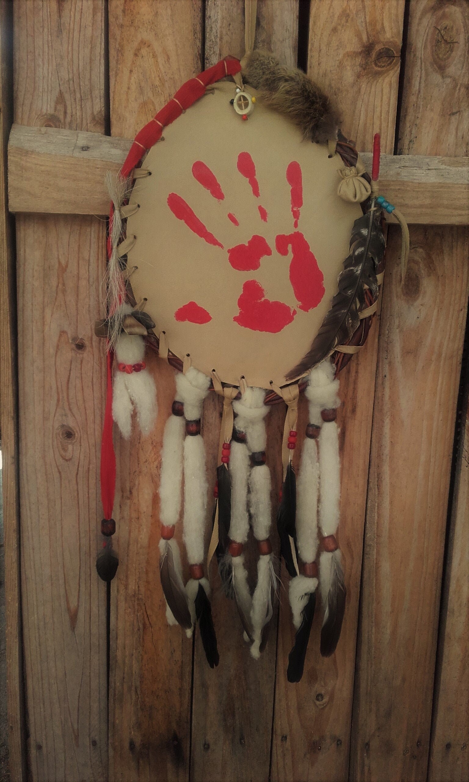 Bouclier de Protection - Mandela Amérindien Main Rouge Ref M 210701