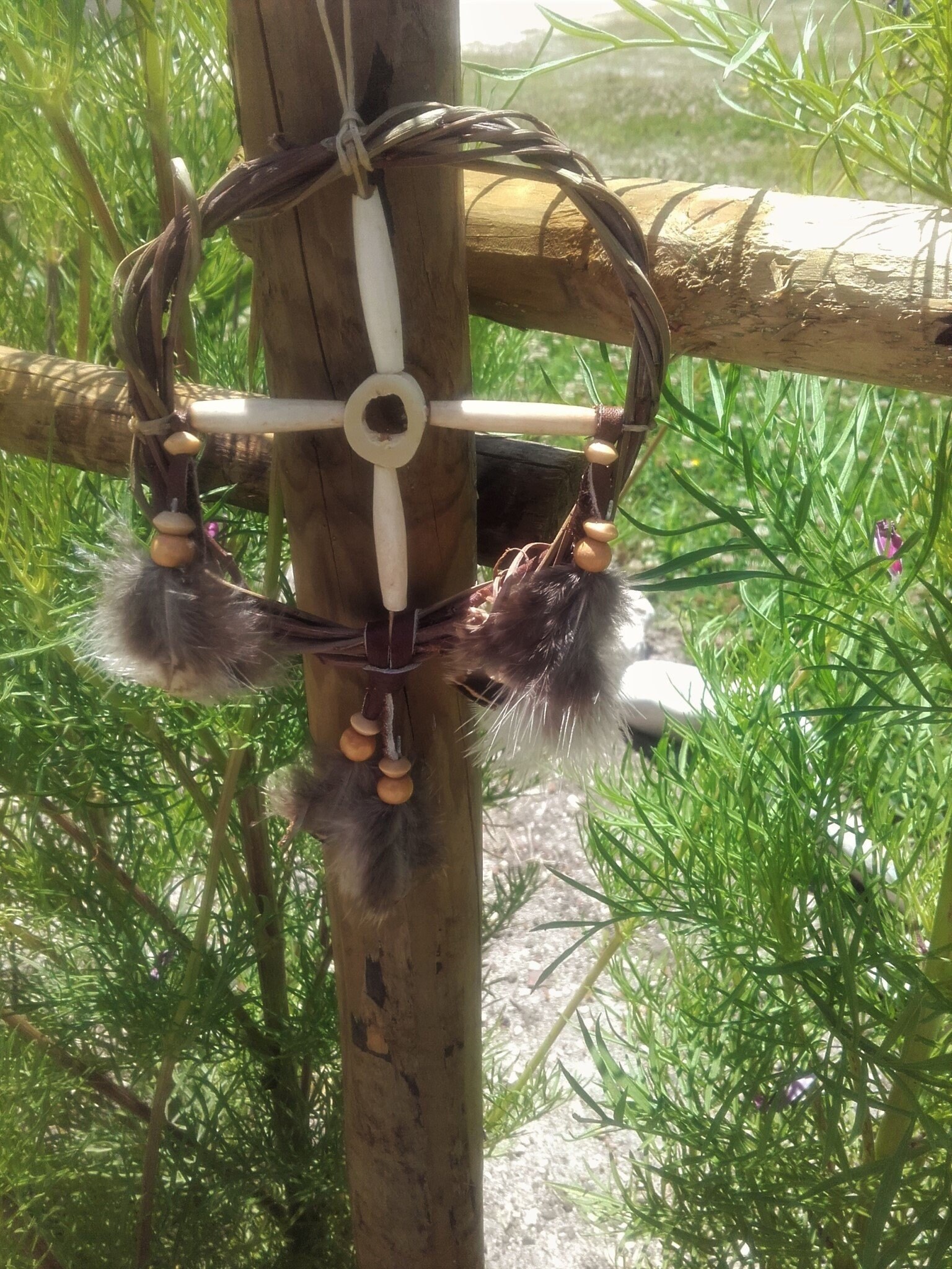 Roue Médecine - Bois Naturel, Cuir, Os, Perles Bois Ref Mw 180704