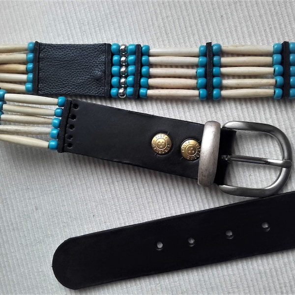 Ceinture 5 rangs, os et perles de verre bleu turquoise' cuir noir - sur commande uniquement - ref CT5 PERSO