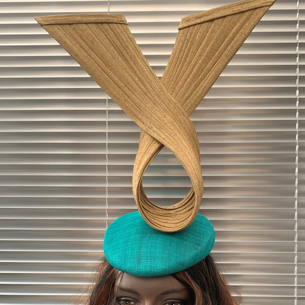 Jade Green beret perching hat adorned with a dramatic Gold twisting sculpture.
