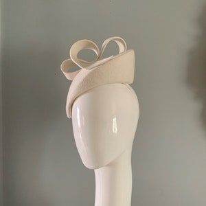 ivory wool felt perching beret hat adorned with a sculptured bow detail. image 6