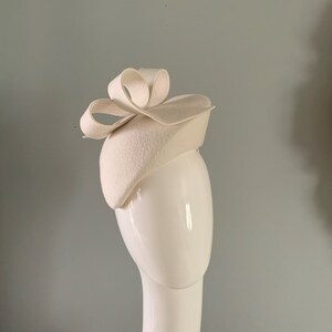 ivory wool felt perching beret hat adorned with a sculptured bow detail. image 4