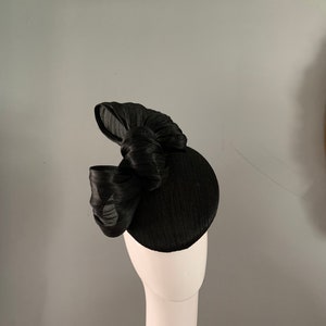 Black silk perching beret fascinator hat adorned with a cute silk bow.