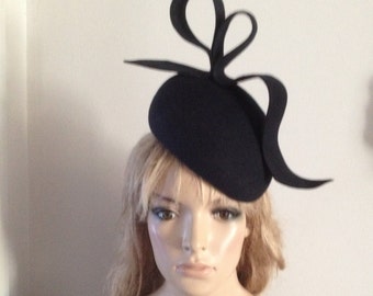 navy wool felt perching beret style hat adorned with sculptured wave detail