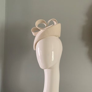 ivory wool felt perching beret hat adorned with a sculptured bow detail. image 1