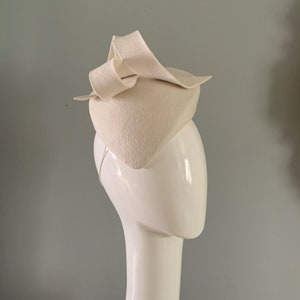ivory wool felt perching beret hat adorned with a sculptured bow detail. image 5