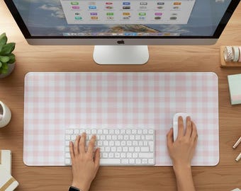 Tapete de escritorio a cuadros rosa pastel. Alfombrilla de ratón extragrande antideslizante con base suave y antideslizante, también sirve como tapete para teclado. Accesorios de decoración de escritorio en rosa.