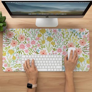 花柄デスクマット。大型の滑り止めマウスパッド。花柄デスクパッド。在宅勤務用デスクデコレーション、テーブルマット、コンピュータープレイマット