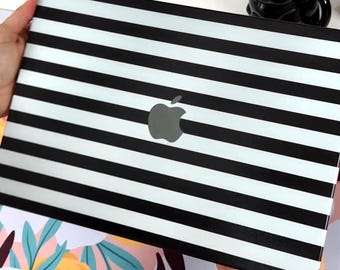 Funda para MacBook Pro Air con rayas blancas y negras: protección impecable para tu portátil