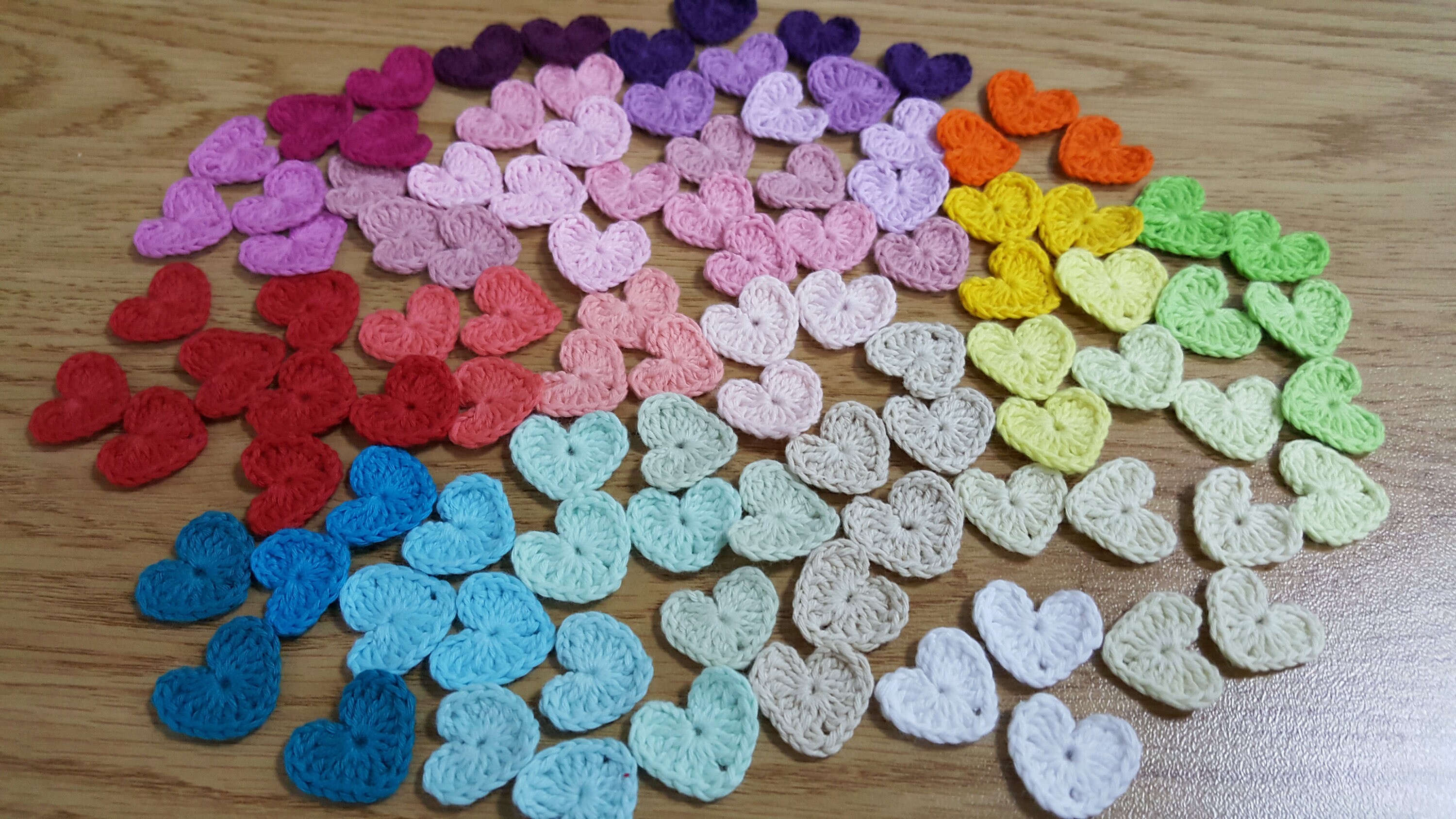 Kleine gehäkelte Herzen, 50 oder mehr bunte Hochzeitsdekorationen ...
