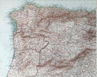 Könnte beinhalten: Eine Vintage-Karte der Iberischen Halbinsel, die die Pyrenäen, Flüsse und Städte zeigt. Die Karte ist in Schwarz, Braun und Blau auf weißem Hintergrund gedruckt. Der Titel "PYRENAISCHE HALBINSEL, BL. 1" ist oben auf der Karte gedruckt.