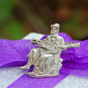 Pre-Loved Uruguay Classical Guitarist Guitarrista Clásico Silver Brooch Pin