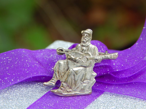 Pre-Loved Uruguay Classical Guitarist Guitarrista Clásico Silver Brooch Pin