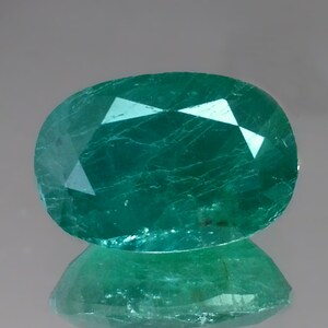 Piedra preciosa Grandidierita azul verdosa ovalada de 6,64 ct: origen Madagascar