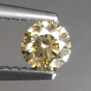0.46cts 4.8mm Round Untreated Fancy Yellow Natural Earth Mined Loose Diamonds