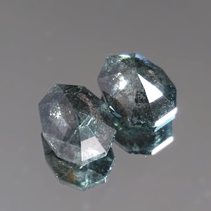 Paire de mélanges de 1,72 cts taillés en rose, diamants naturels en vrac non traités, sel noir de fantaisie, poivre