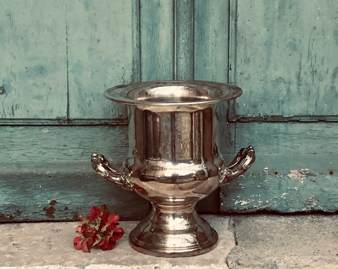 Vintage silver plate Champagne bucket of beautiful quality - bath - cooler - wine cooler - Medici urn - cast metal