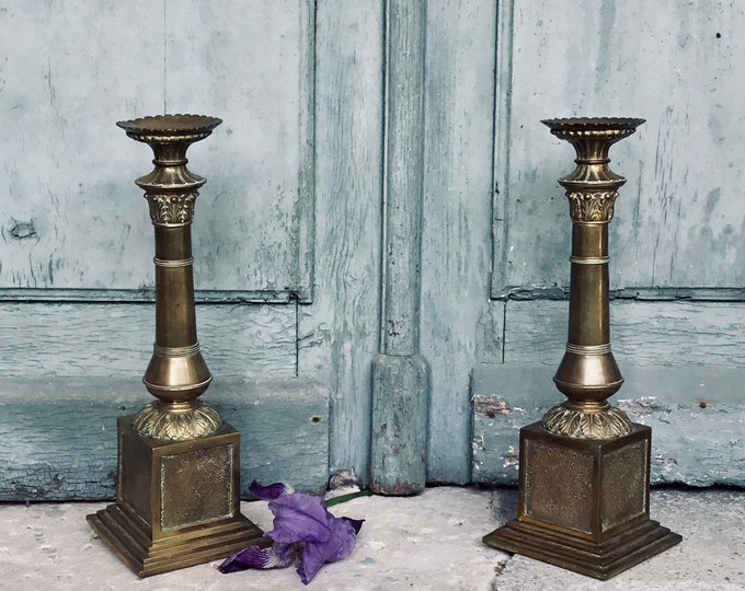 A stunning pair of antique French Empire cast brass bronze colonnaded candlesticks, large Napoleonic proportions, superb quality cast work.