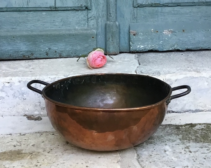 Copper meringue bowl. A Wonderful, large antique French copper mixing bowl or basin