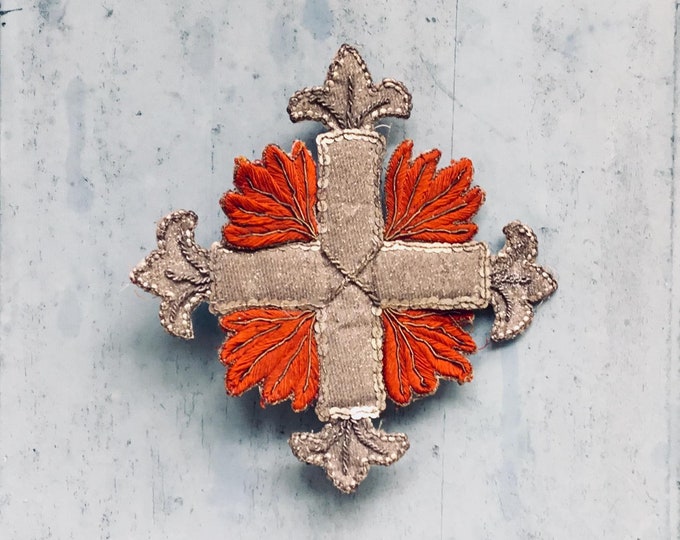 A beautiful 18th century Italian silver thread embroidery needlework appliqué of charming proportions.  Antique passementerie
