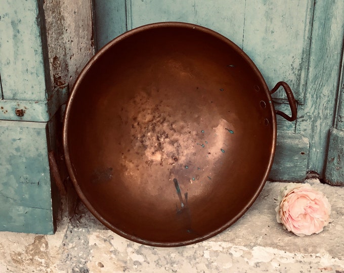 Copper meringue bowl. A Wonderful, large antique French copper mixing bowl or basin