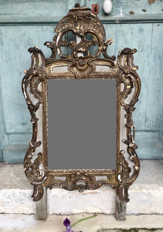 アンティークフランス製金箔木製ミラー – 18世紀の彫刻入りフレーム