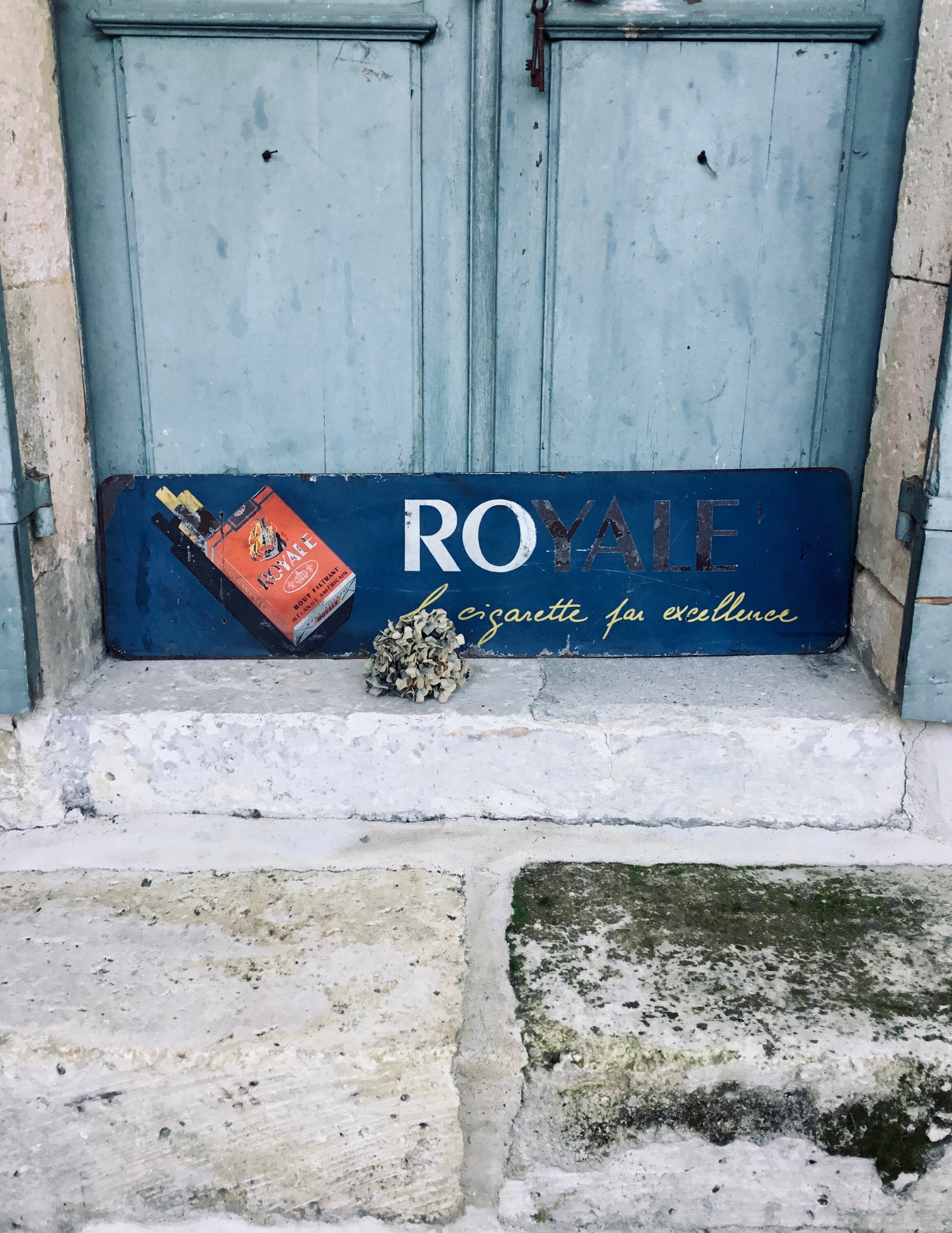 Funky French vintage Royale cigarettes advertising sign ...