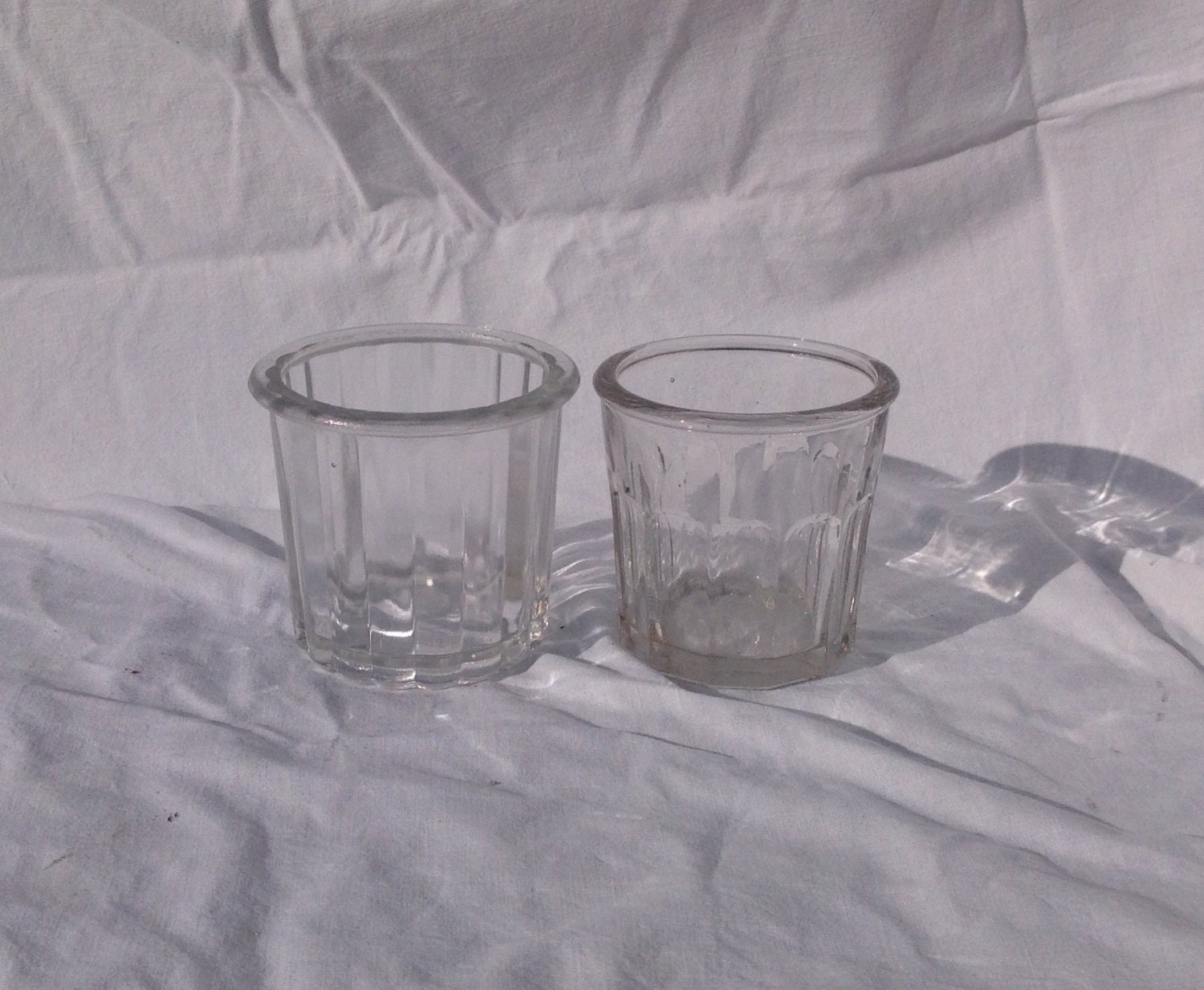 Pots de Confiture Gelée - Une Paire Assez Presque Assortie Vintage Français Pots Moules Confiture