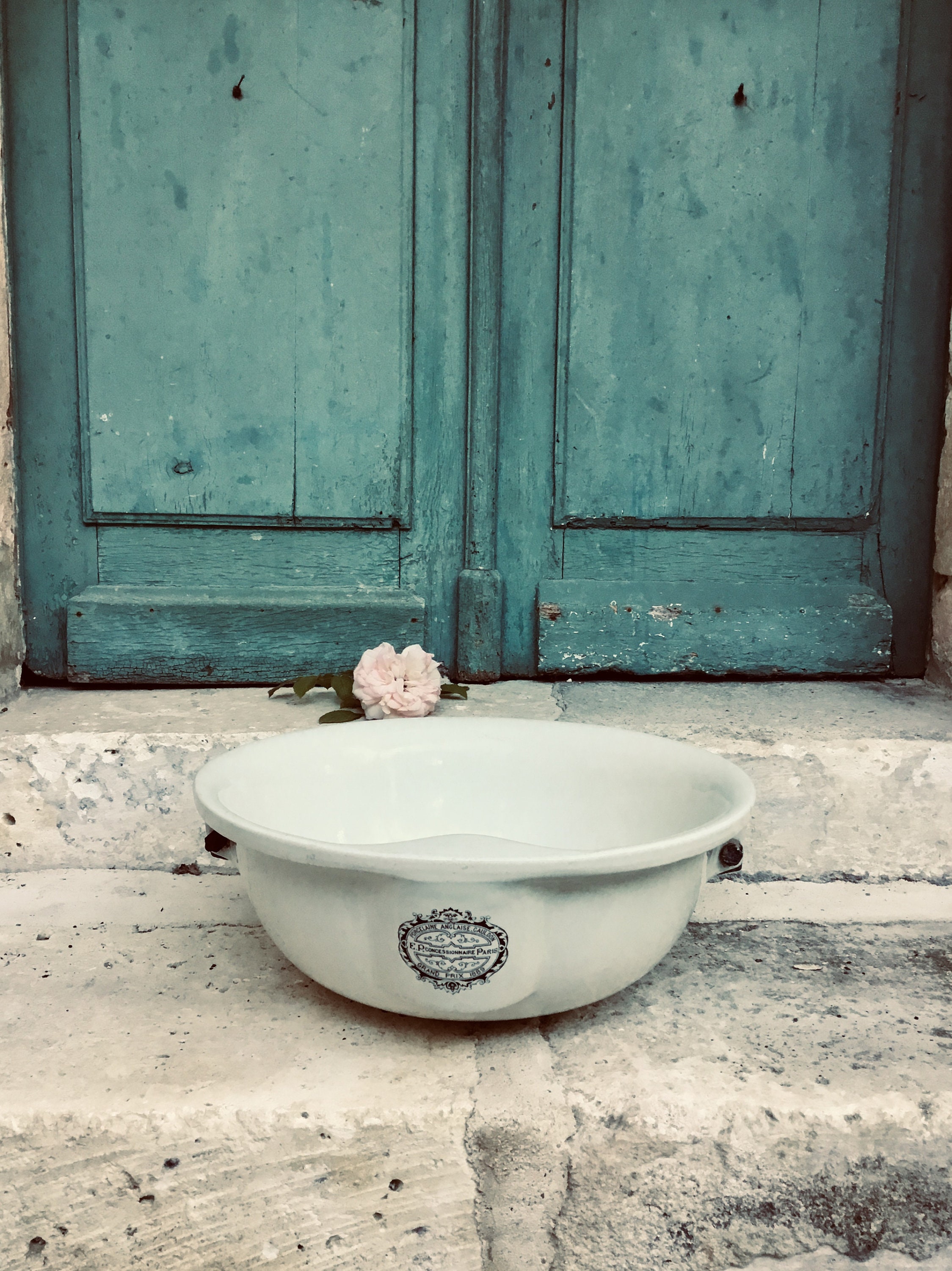 Antique French Stoneware washbasin, 19th Century ‘swinging