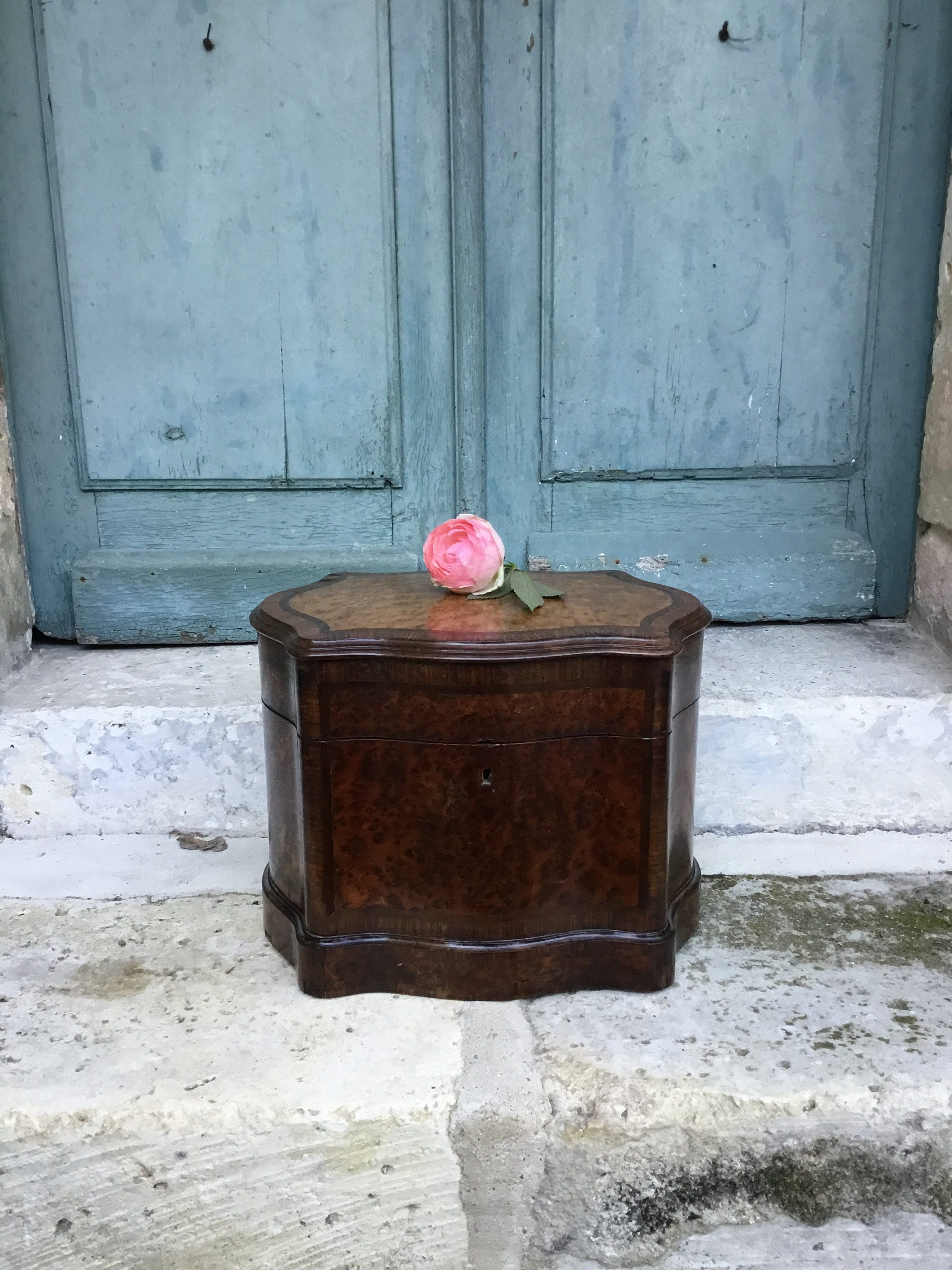 Une Fabuleuse Boîte de Coffre Antique Français Burr Walnut Liquor. Marqueterie Armoire à Boissons Dé