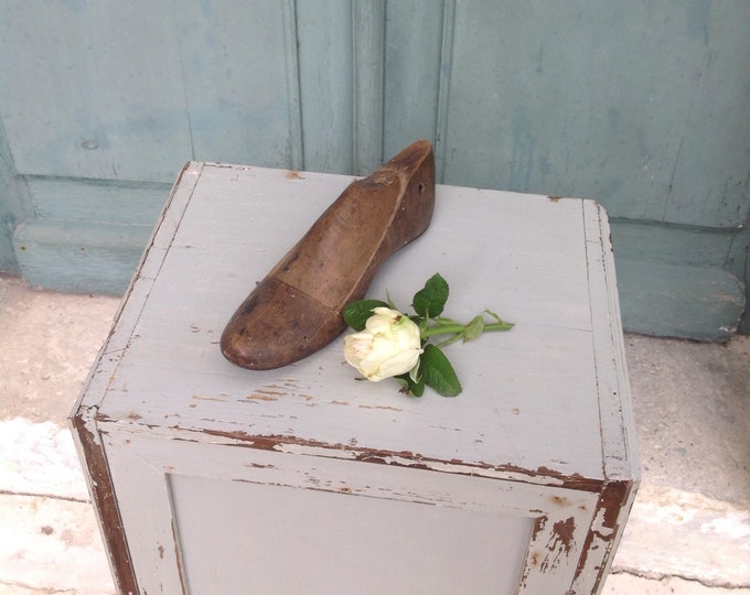 Wooden shoe lasts - Charming antique French wooden child's shoe last - cobblers form 1700's